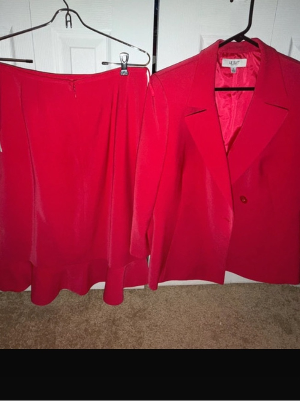 Le Suit Women's Bright Red Blazer Jacket and Skirt Suit